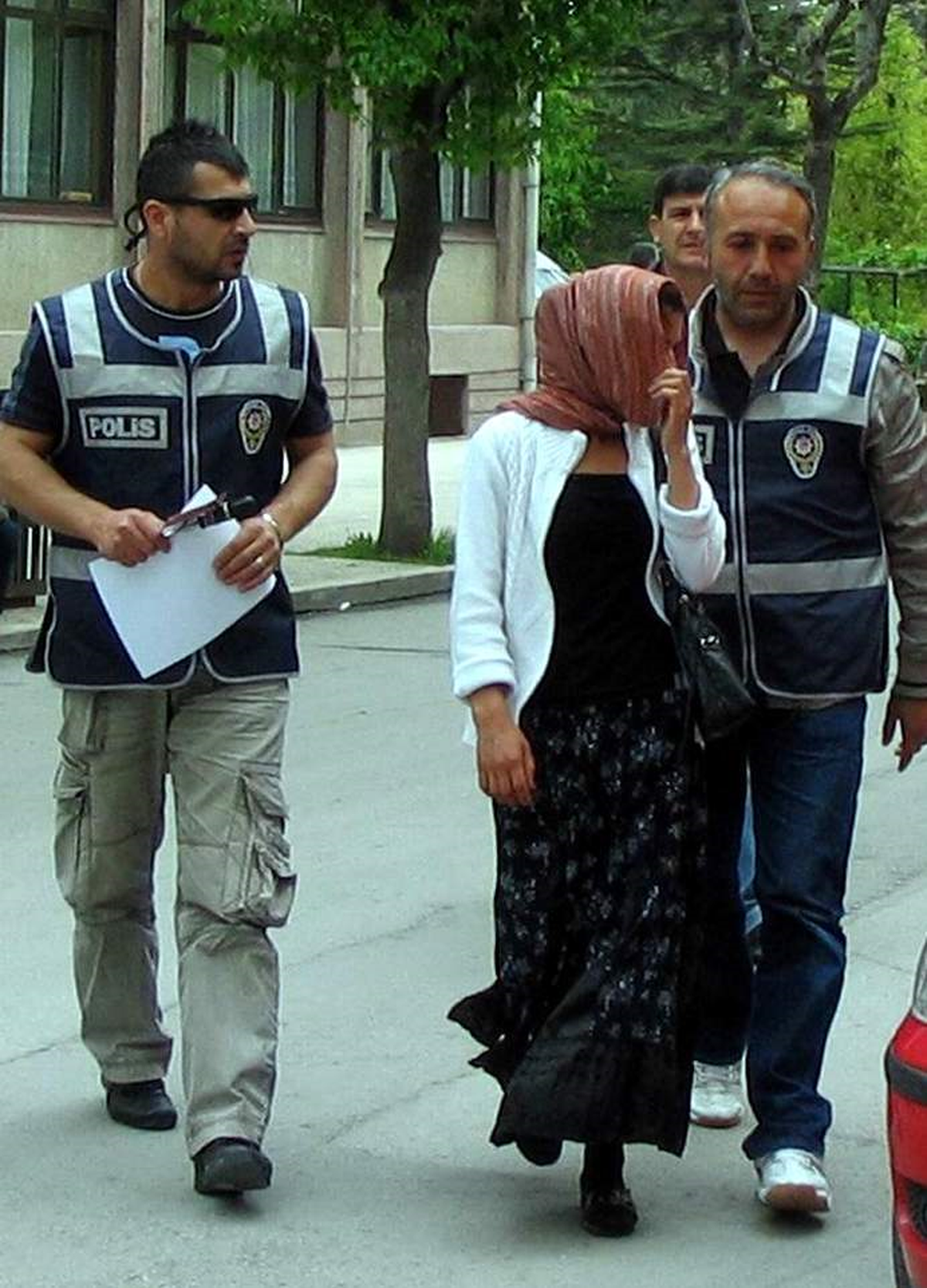 Eskişehir'de 2 Hırsız, Çalamadan Yakalandı