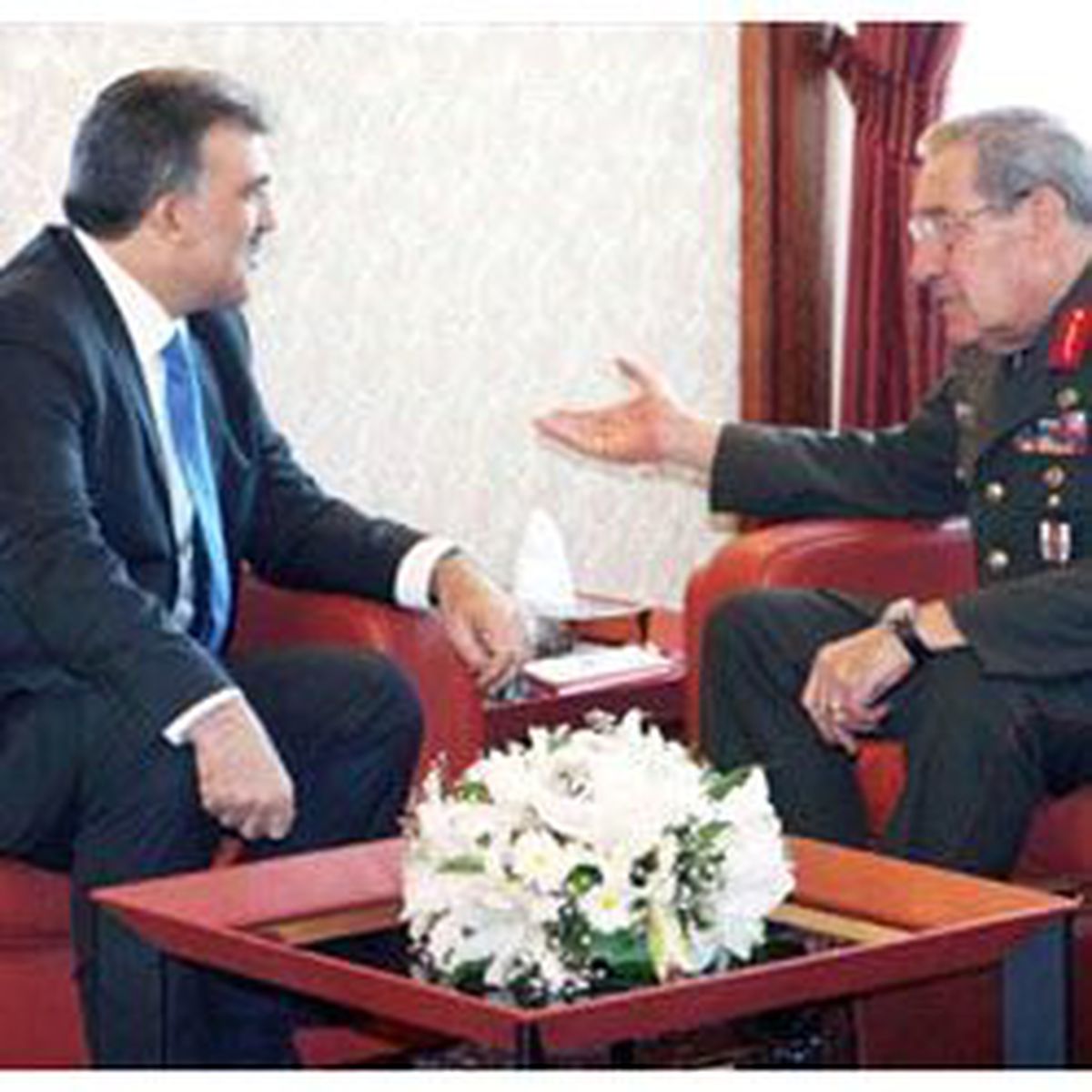 Gül, Orgeneral Büyükanıt'ı Kabul Etti