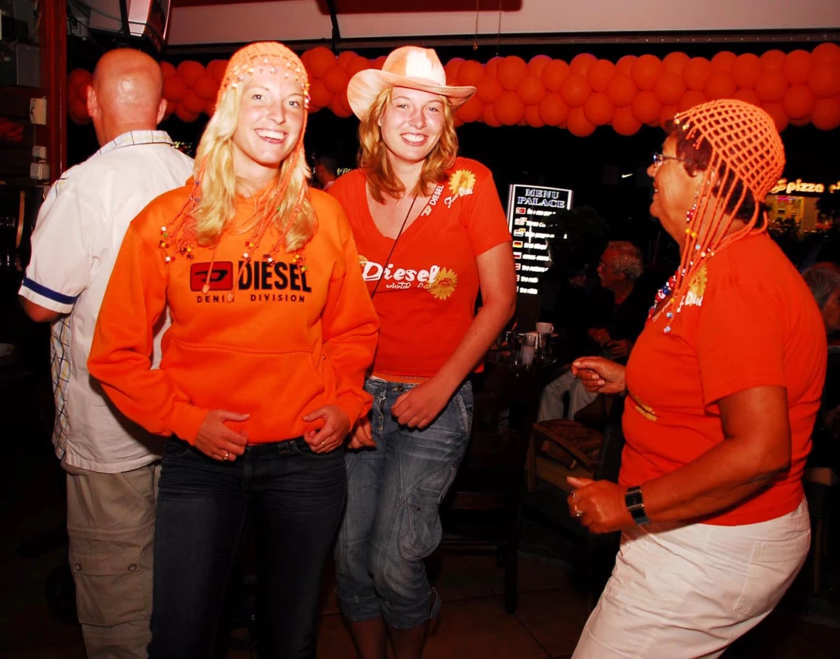 Hollandalılar, Alanya\'da Kraliçelerinin Doğum Gününü Kutladılar