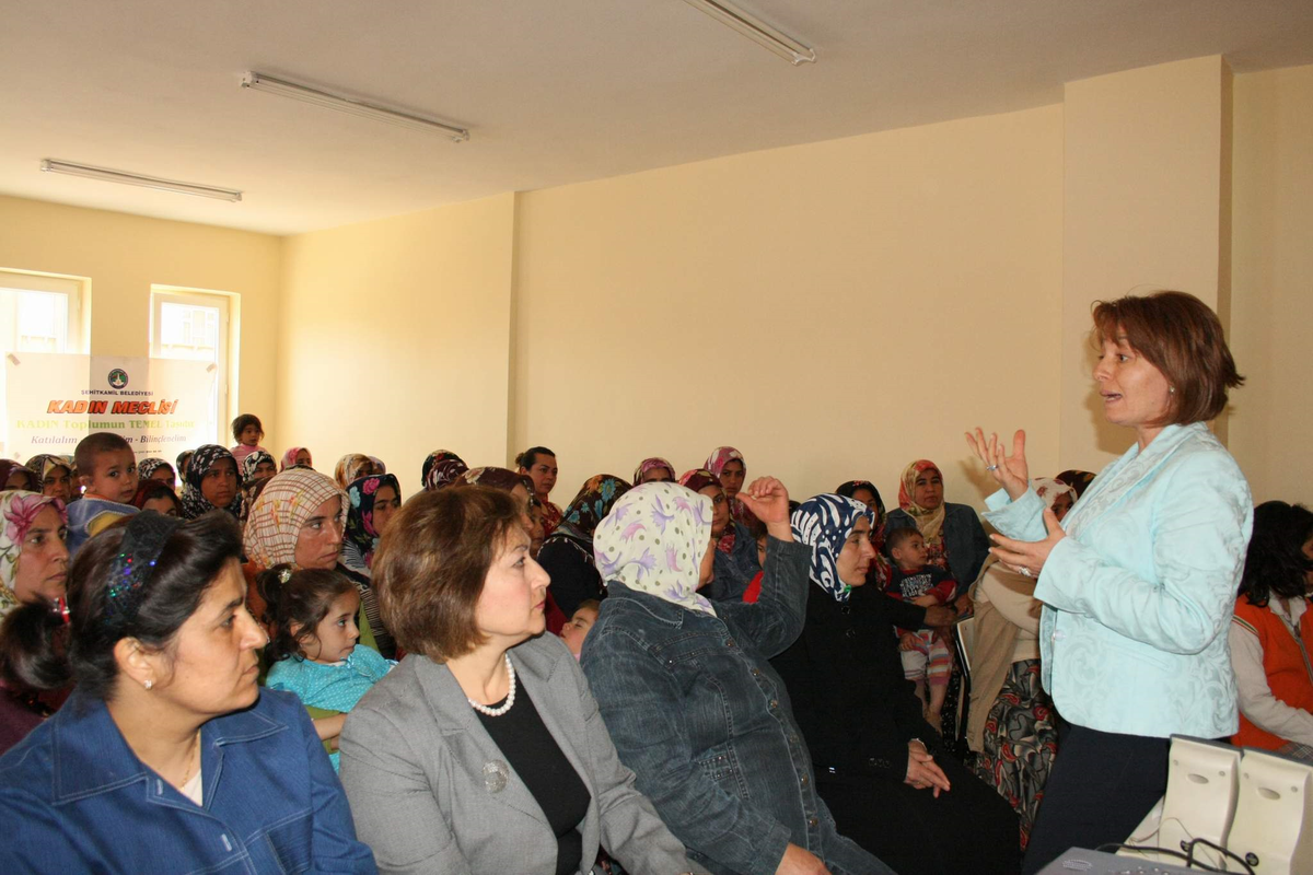 Kadınlara 'Küresel Isınma ve Çevre Bilinci' Konulu Seminer Verildi