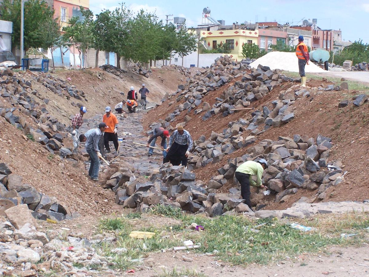 Kanal Boyunun Islah Çalışmaları Devam Ediyor