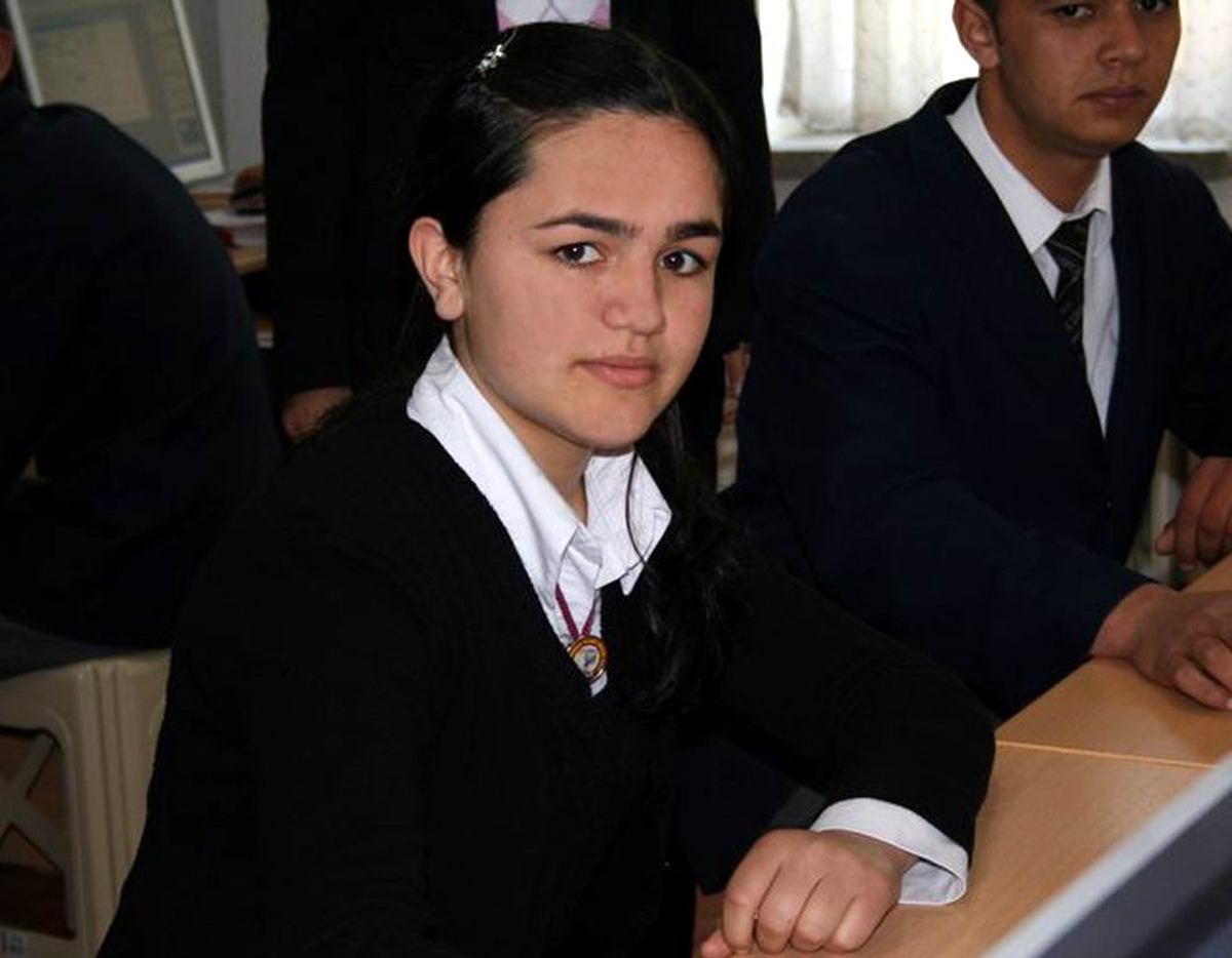 Liseli Azize'nin Başarısı