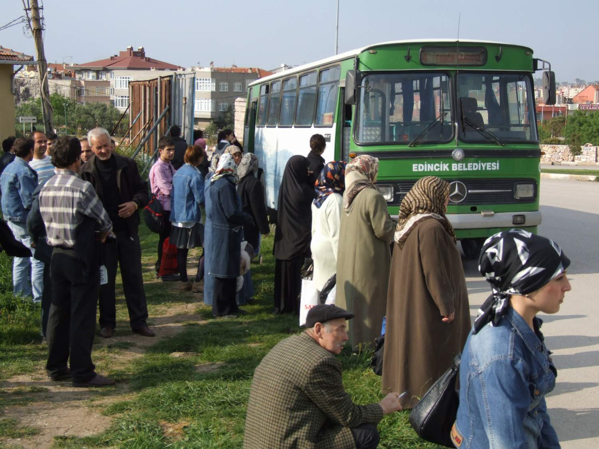 Otobüs Arızalanınca Vatandaşlar Yolda Kaldı