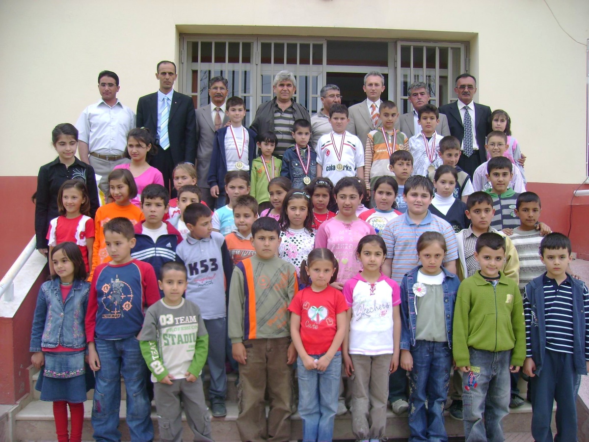Salihli Poyrazdamları Kasabasında Satranç Turnuvası