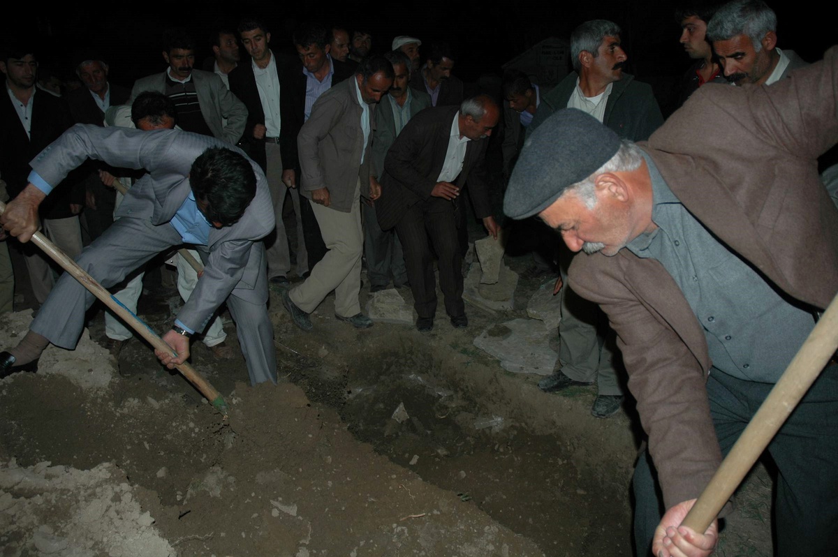 Siirt'de Öldürülen Terörist Van'da Toprağa Verildi