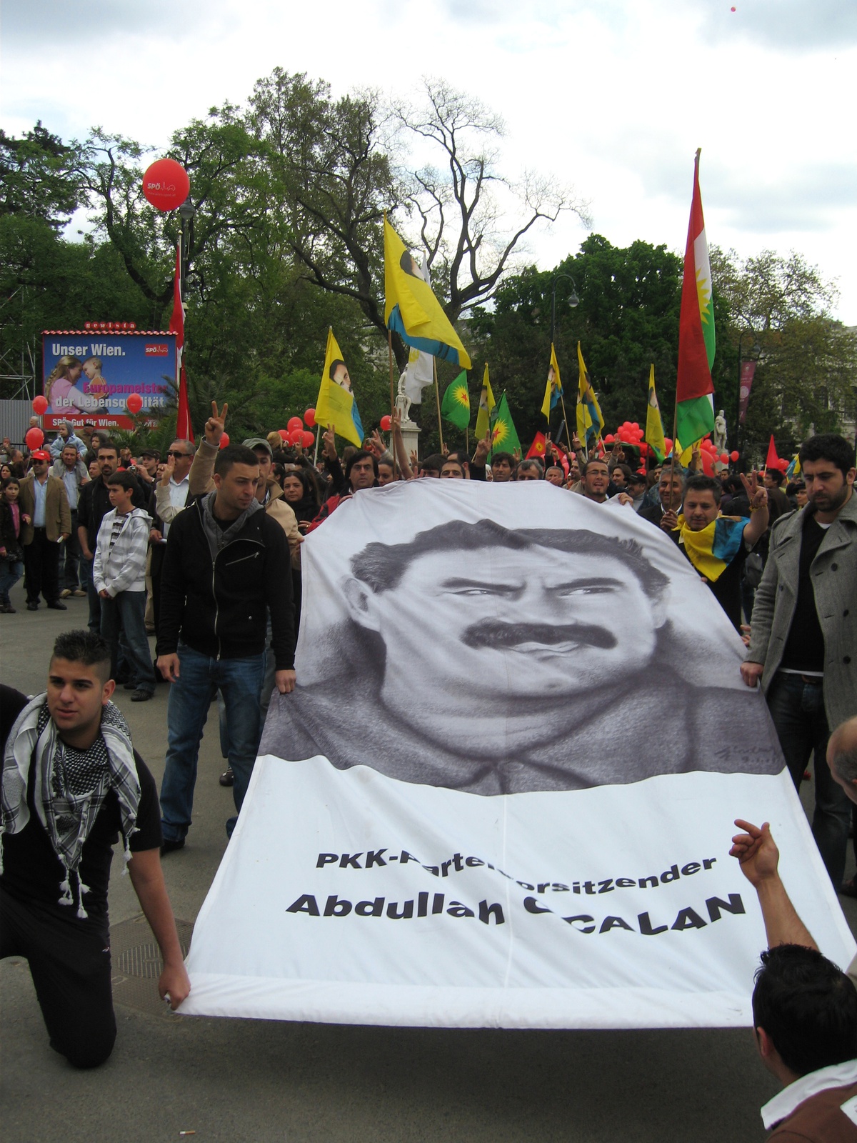 Viyana'da 1 Mayıs Kutlamalarına PKK ve DHKP-c Örgütleri Damgasını Vurdu