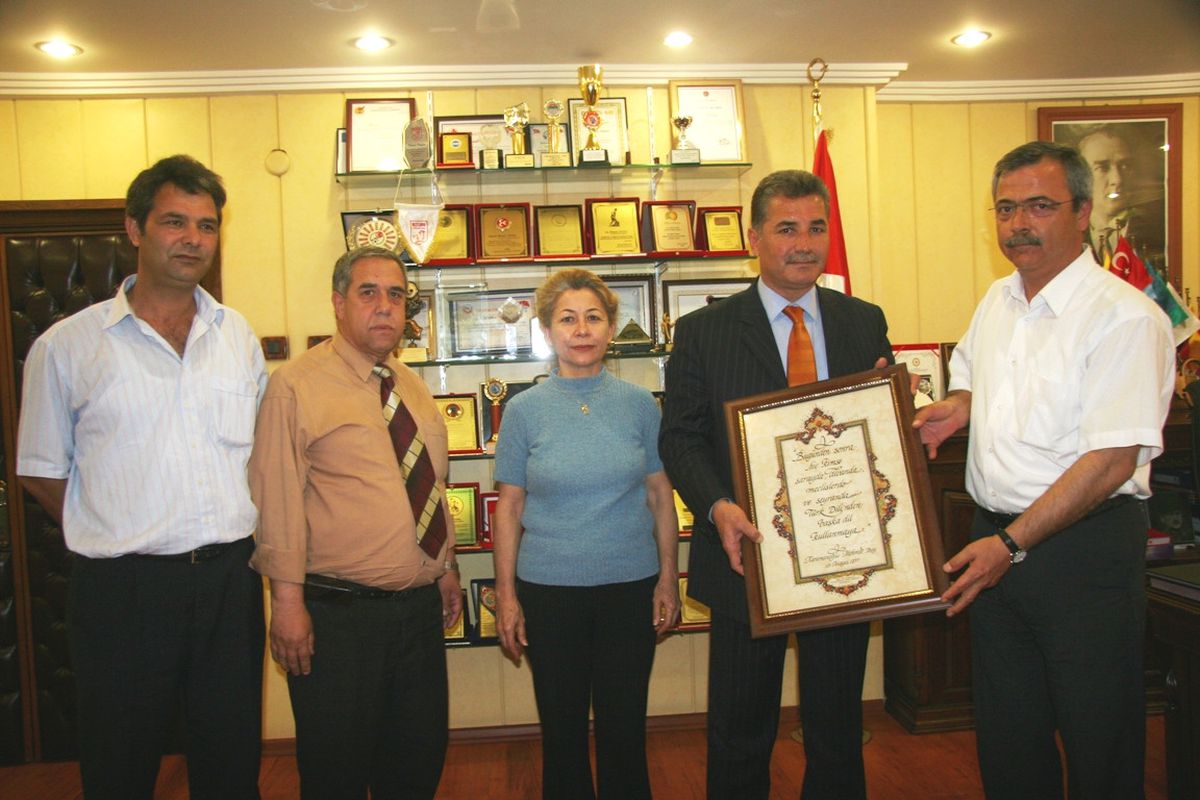 Başkan Tuna'ya 'Türkçe Tabela' Ödülü