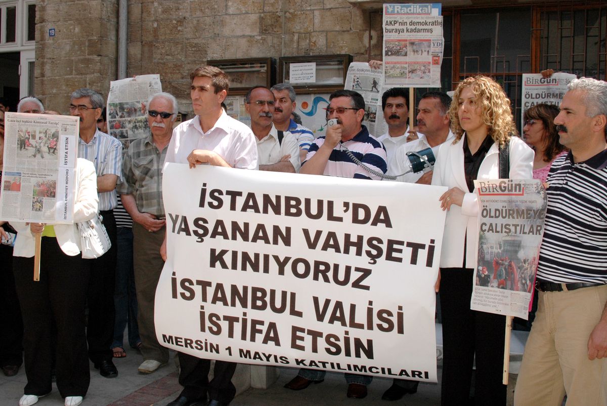 İstanbul'daki Olaylı 1 Mayıs Mersin'de Protesto Edildi
