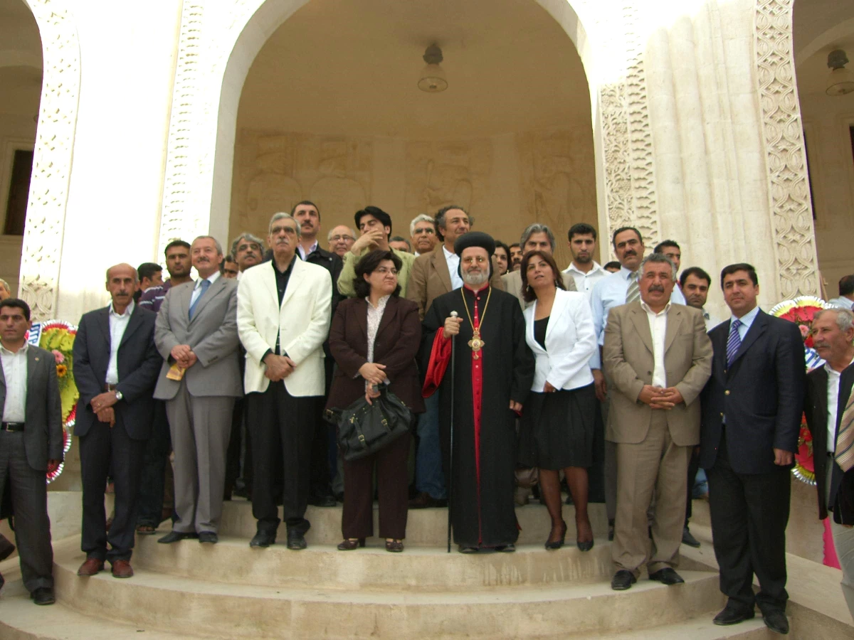 Nusaybin\'de Mitanni Kültür Merkezi DTP\'li Vekillerce Açıldı