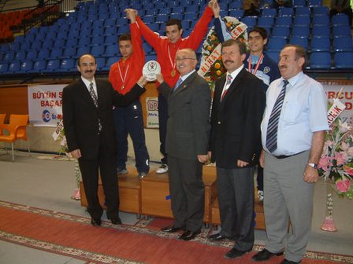 Türkiye Gençler Halter Şampiyonası Kütahya'da Başladı