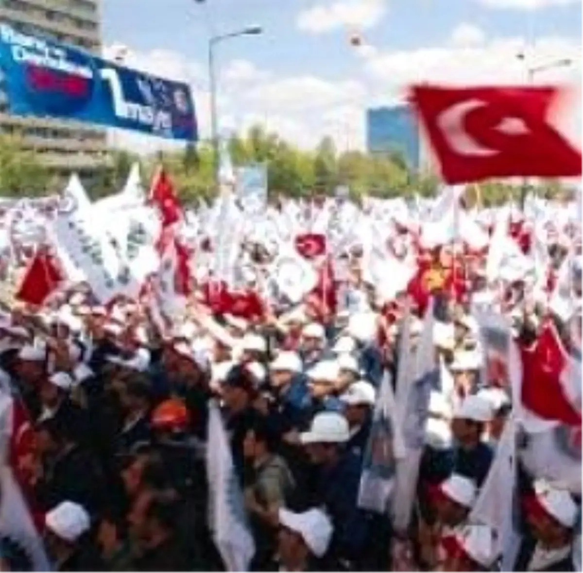 1 Mayıs'ın Türkiye'ye Maliyeti 1 Milyar Dolar