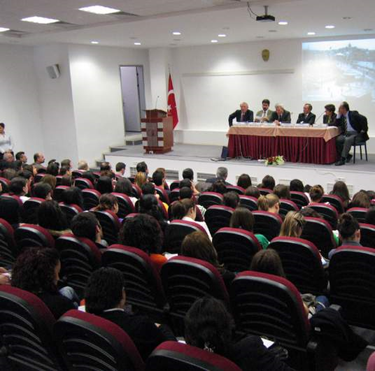 Yahya Kemal Beyatlı Esogü'de Anıldı