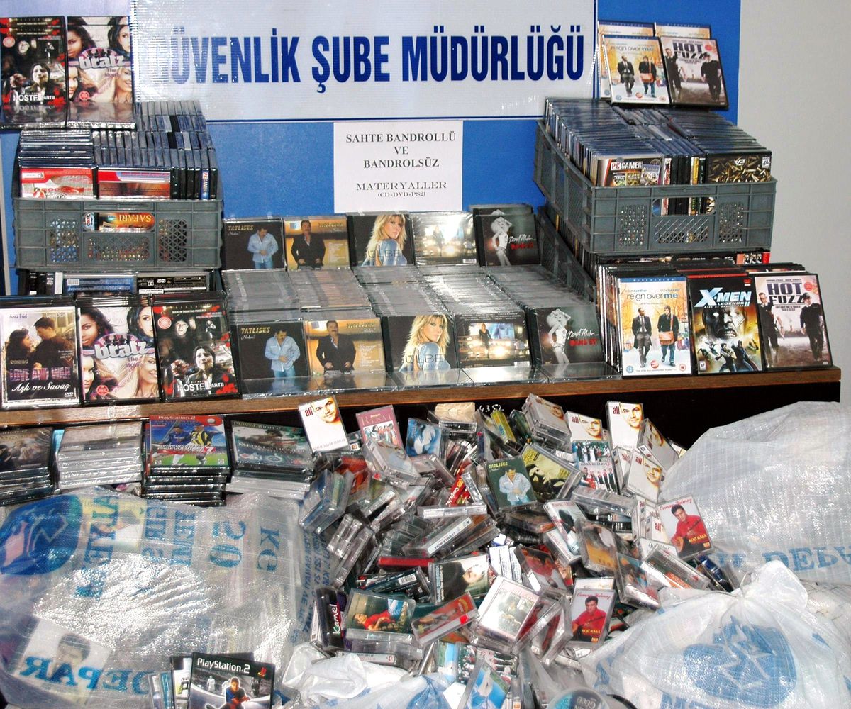 Balıkesir'de Korsan Cd Operasyonu