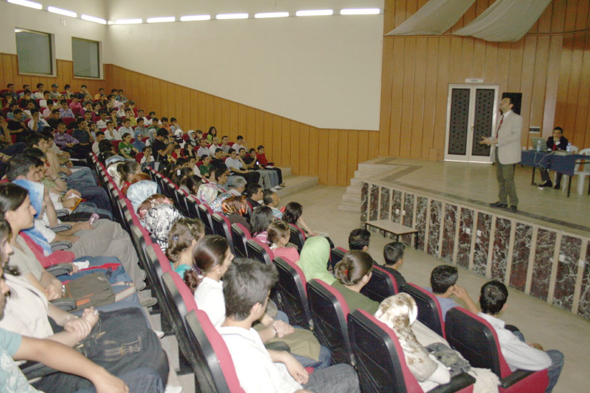 Batman'da Üniversite Adayları İçin Seminer Düzenlendi
