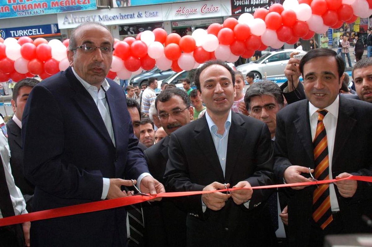 Diyarbakır'da 1 Günde 2 Mağaza Açıldı