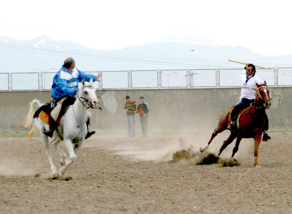 Erzurumâ€™da Cirit Fırtınası Başladı