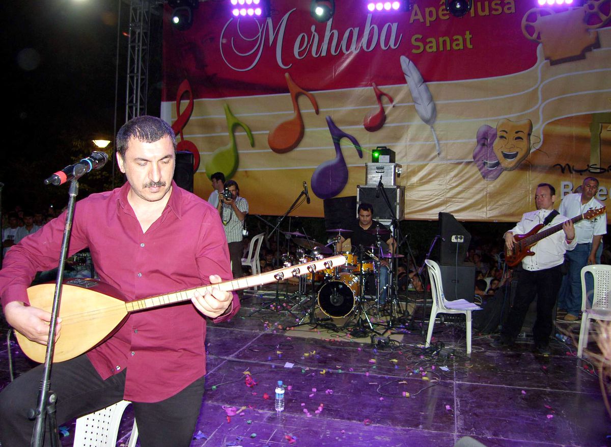 Ferhat Tunç Nusaybin'de Konser Verdi