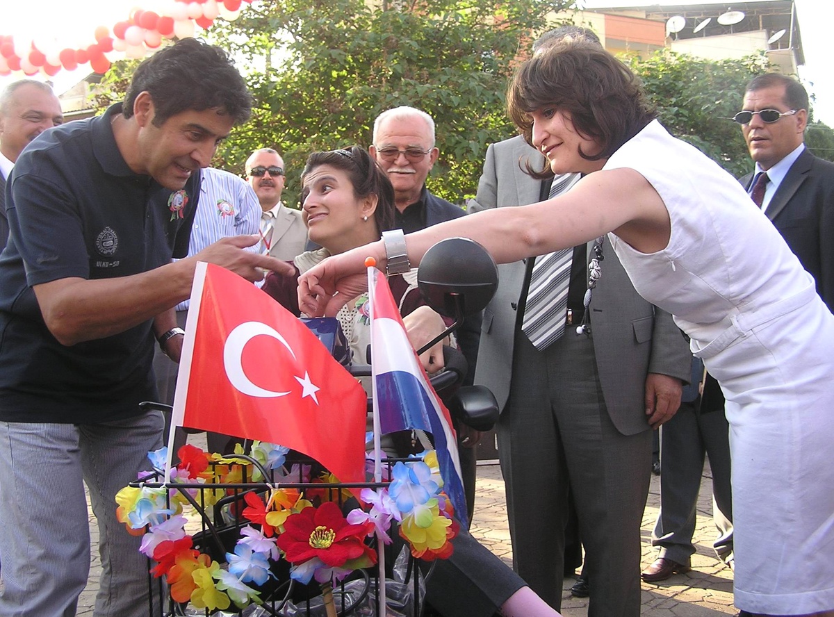 Gurbetçi Aileden Örnek Davranış