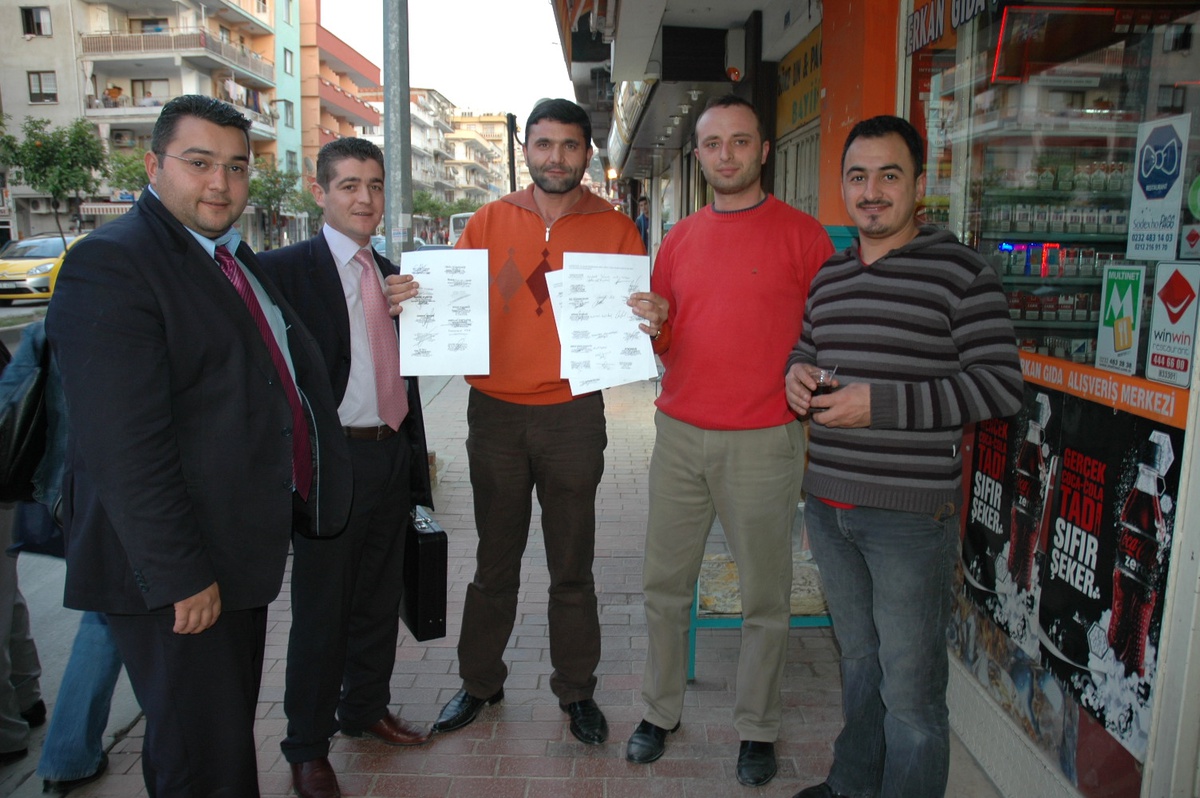 Kuşadası’nda Büyük Alış Veriş Merkezlerini İmzalı Tepki