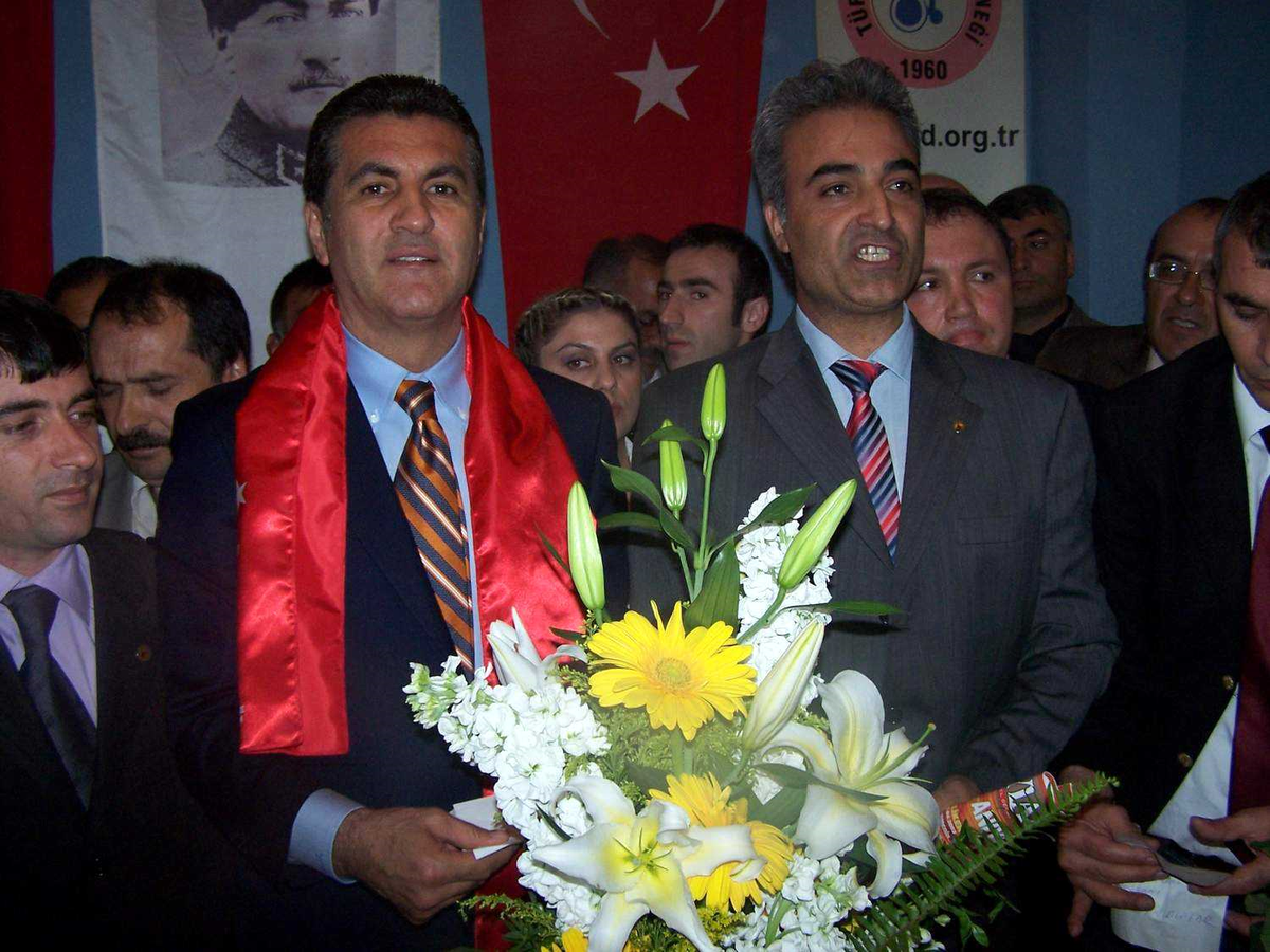 Mustafa Sarıgül, Engellilere Tekerlekli Sandalye Hediye Etti