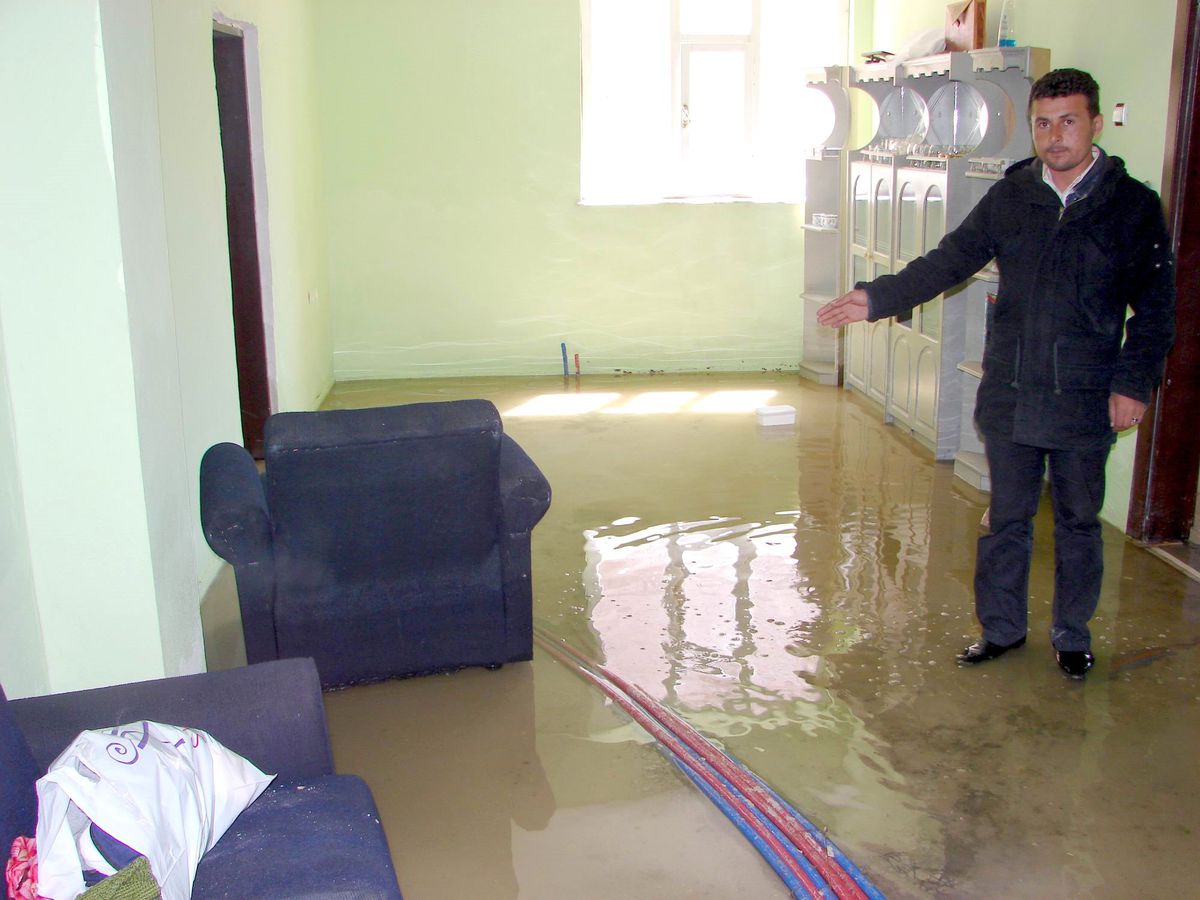 Van'da 20 Evi Lağım Suları Bastı
