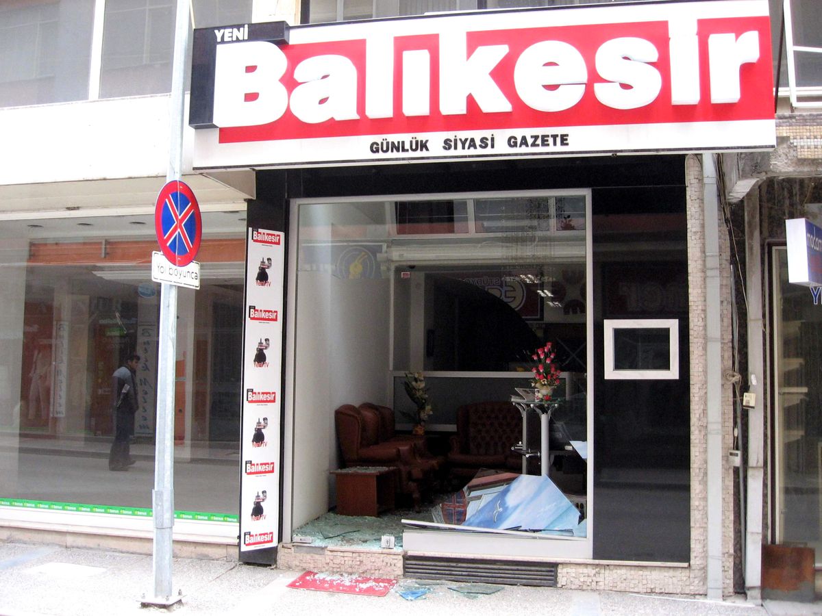 Balıkesir'de Gazeteye Saldırı