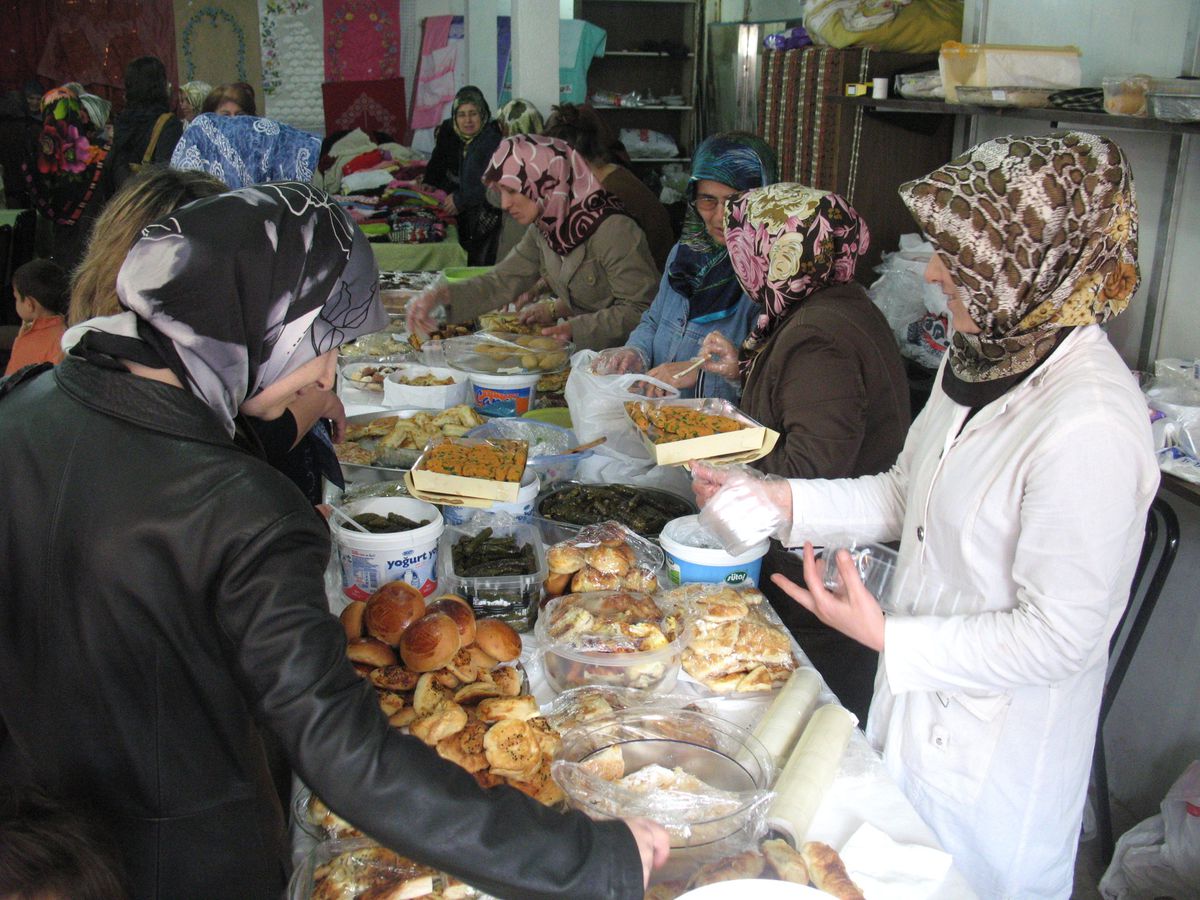 Kadınlardan Kimsesizlere Kermes