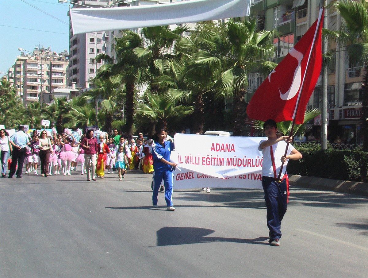 '3. Genel Jimnastik Festivali' Yürüyüşü