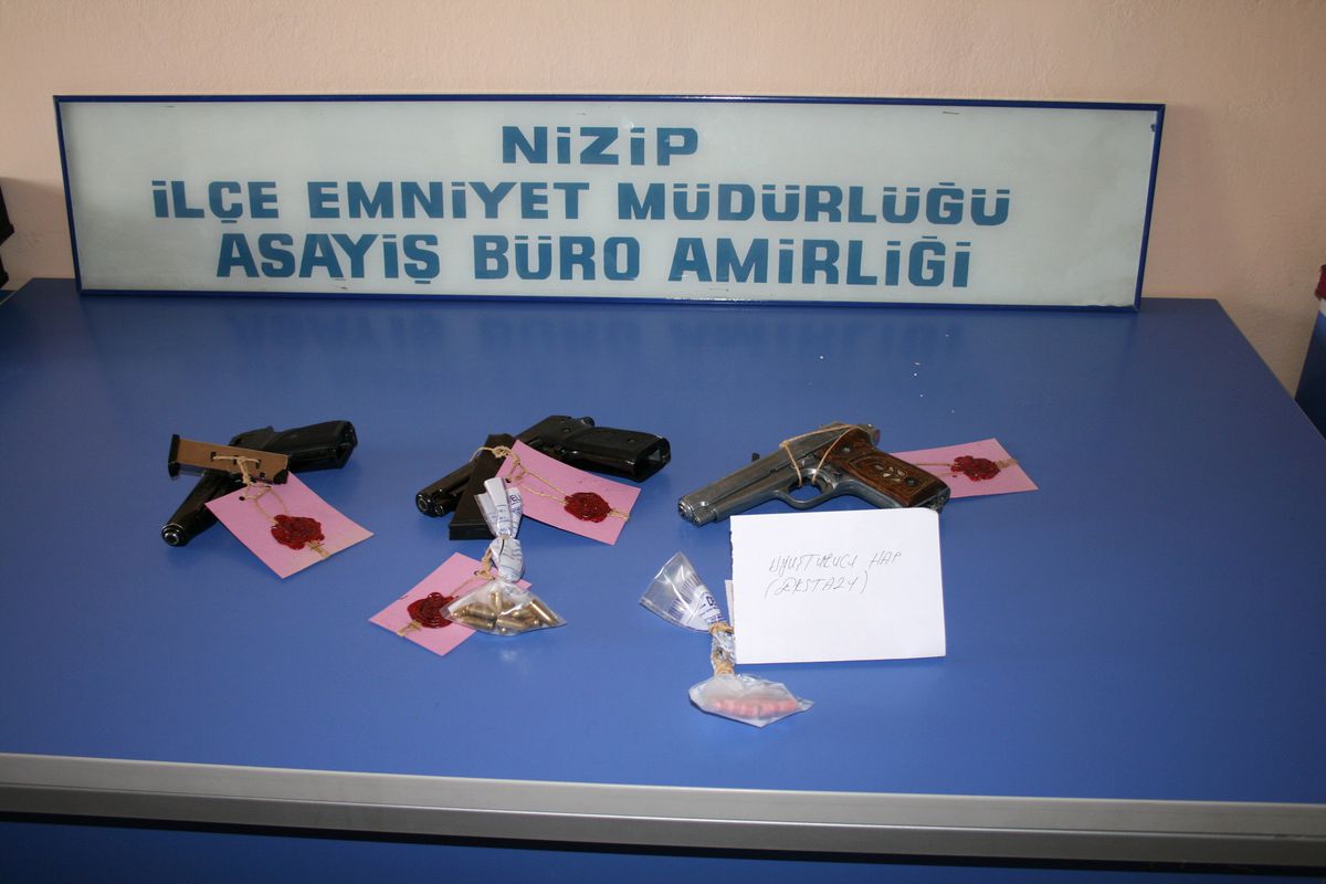 Gaziantep'te Kuru Sıkıdan Çevirme Silahlar Ele Geçirildi