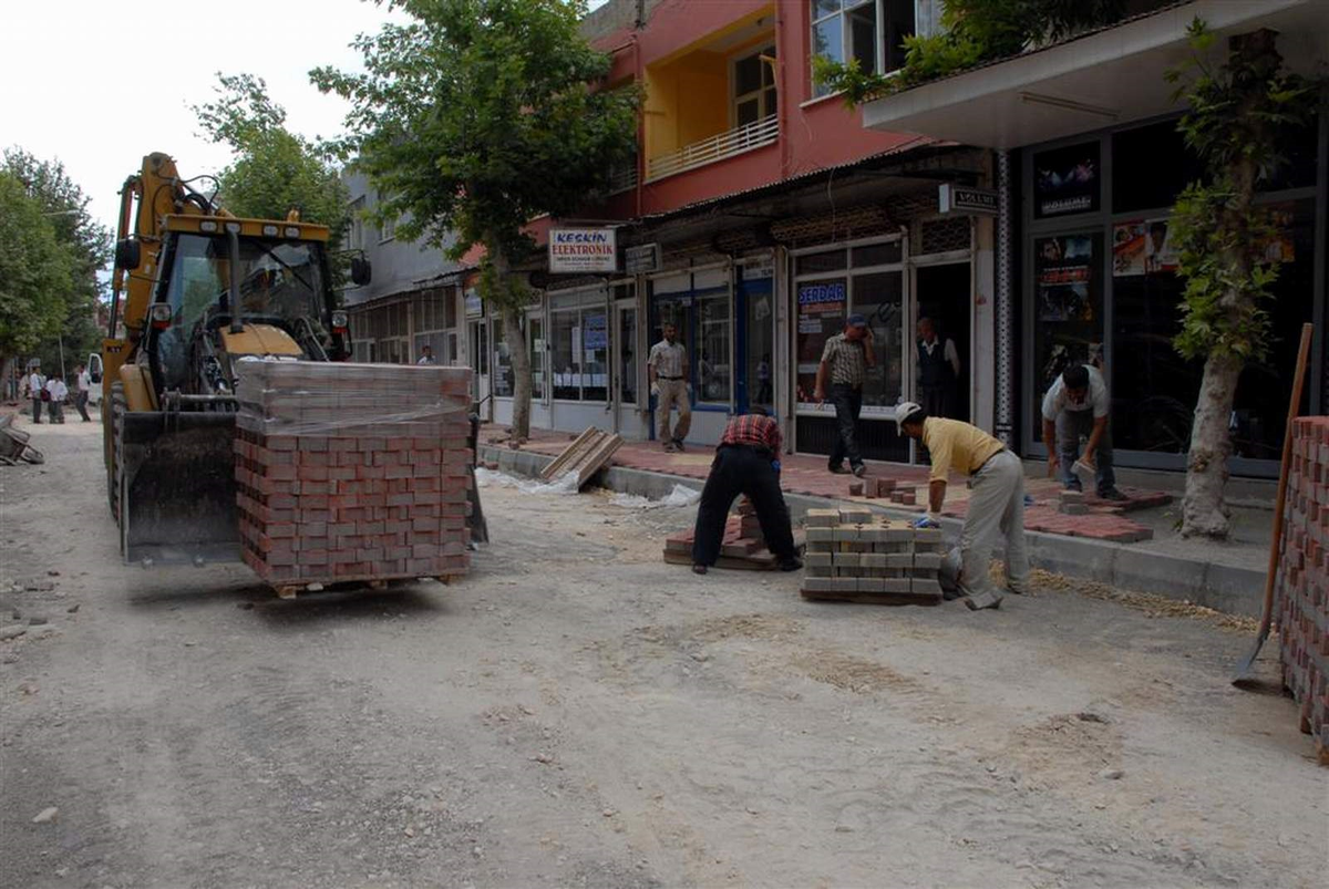 İstiklal Caddesine Kilitli Parke Taşı Döşeniyor