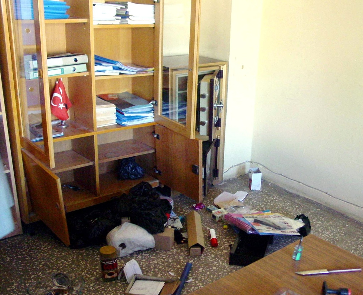 Midyat'ta Hırsızlar İlköğretim Okuluna Girdi