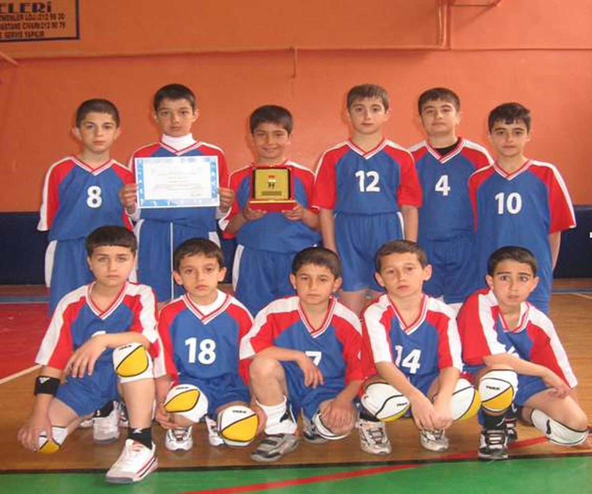 Özel Çınar İlköğretim Okulu'nun Voleybol Başarısı