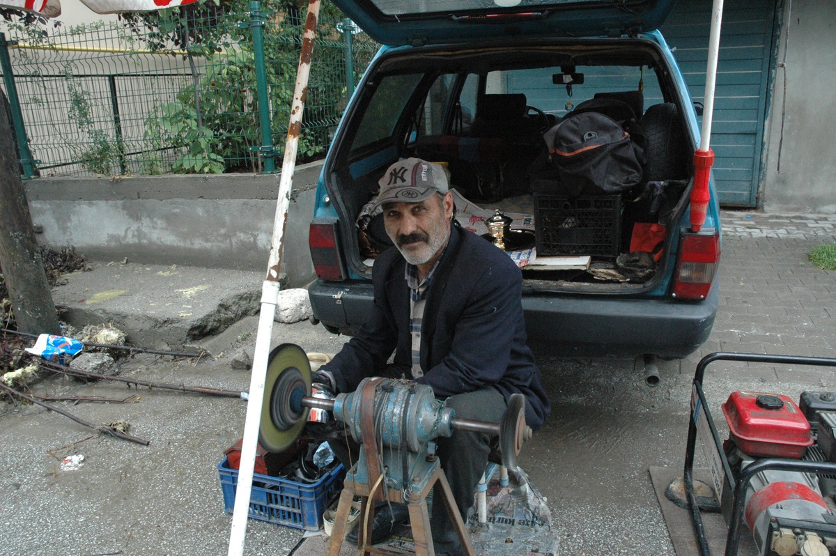 Türkiye'yi Gezerek Kalaycılık Yapıyor