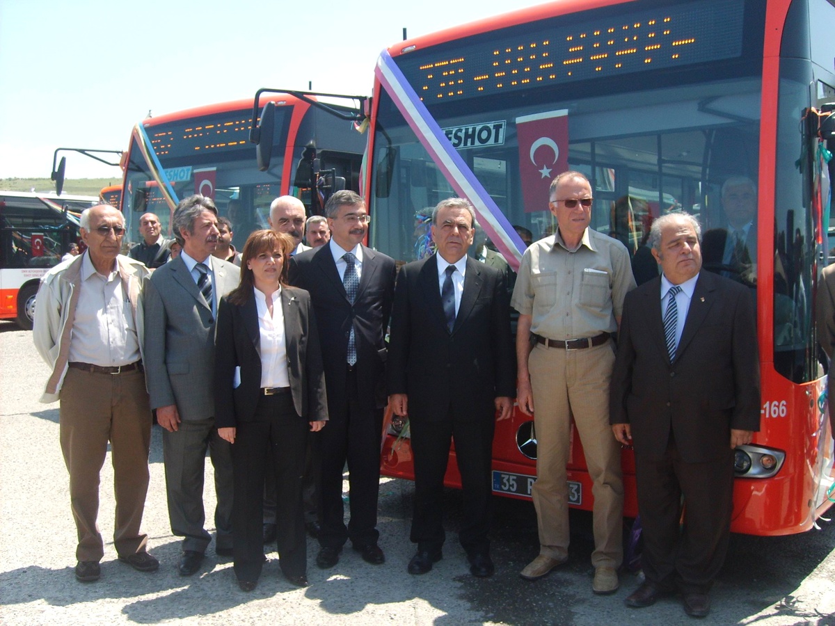 Yeni Otobüsler İzmirliler'in Hizmetinde