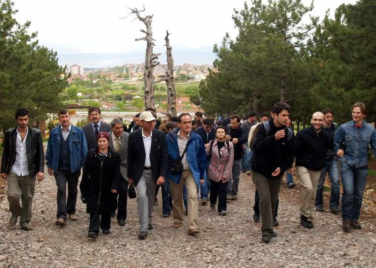 Üniversite Öğrencileri Ormanlık Alanları İnceledi