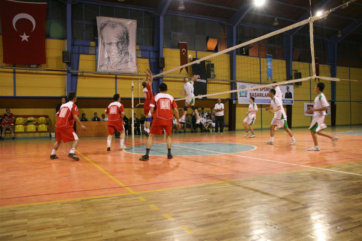 Akyazı'da 1. Geleneksel Voleybol Turnuvası Başladı