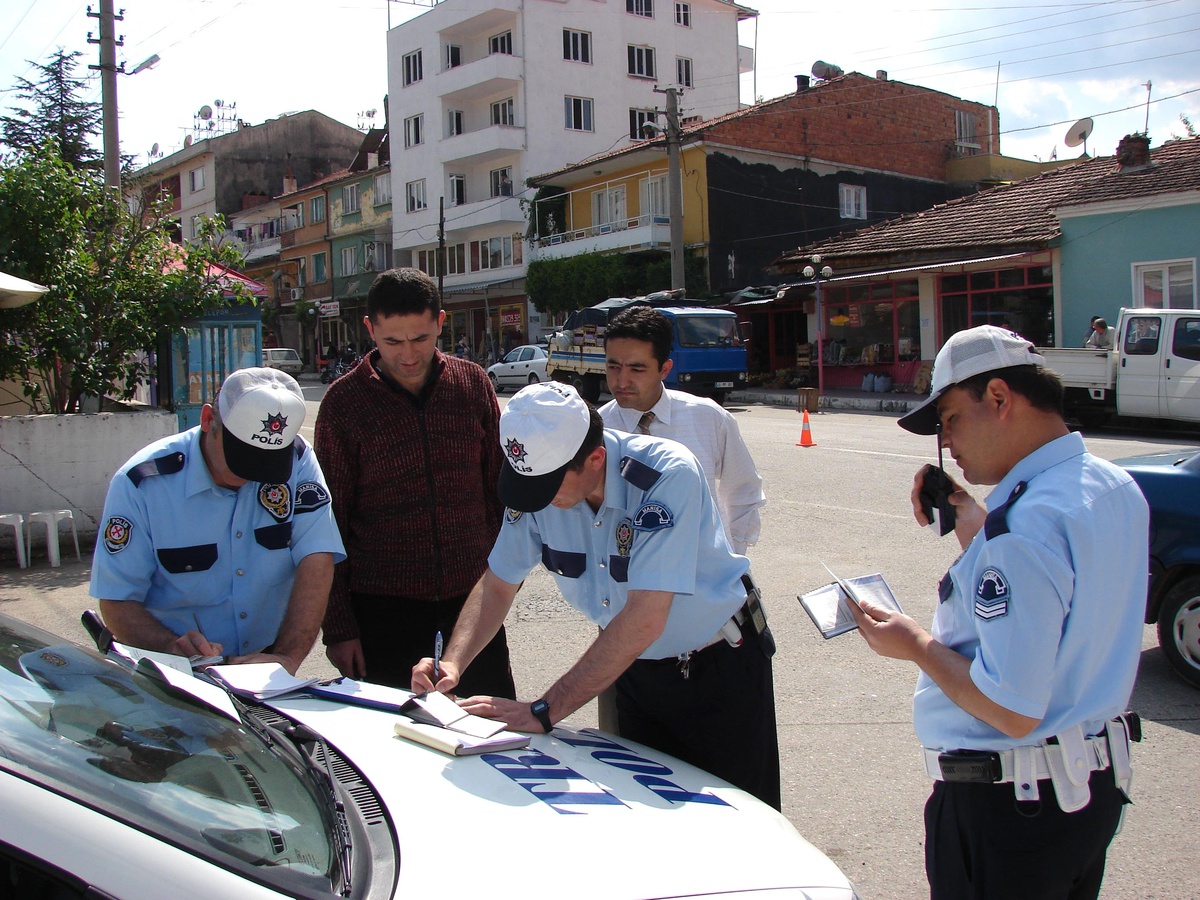 Demirci'de, Emniyet Kemeri Kullanmayan Sürücülere Sıkı Takip