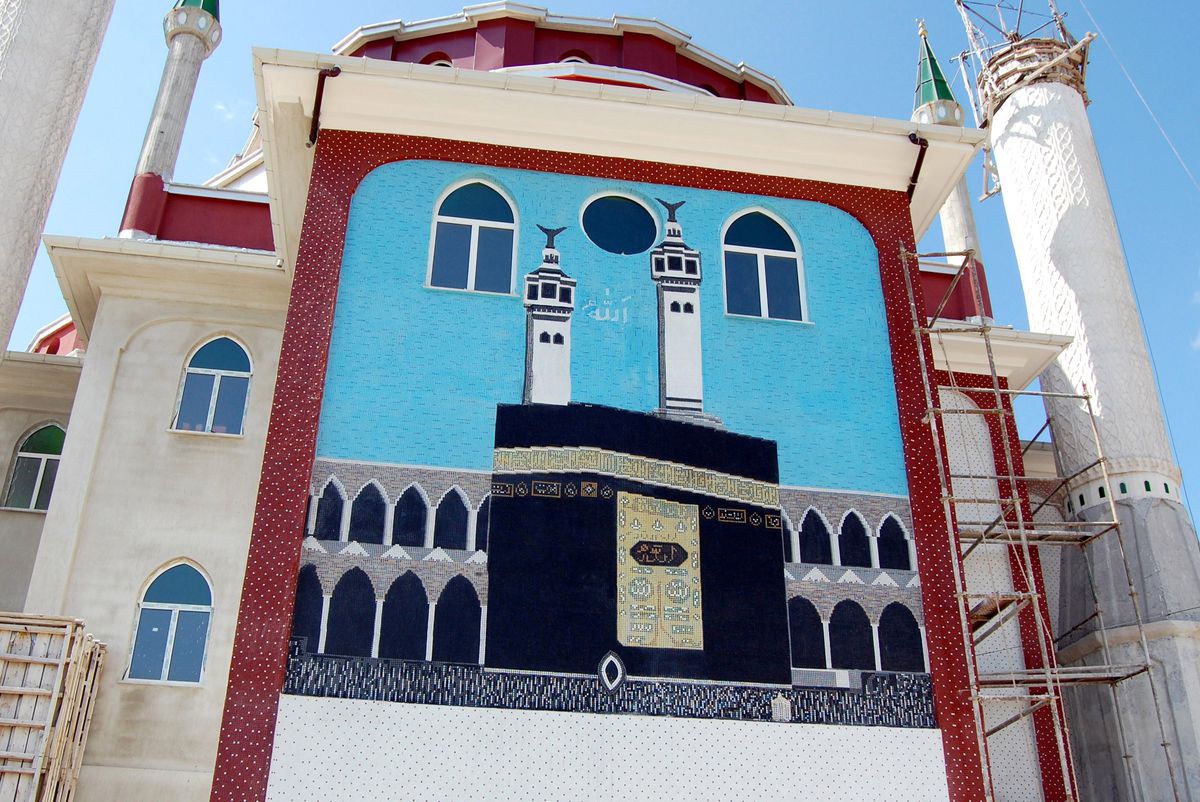 Kabe'yi Cami Duvarına Nakşettiler
