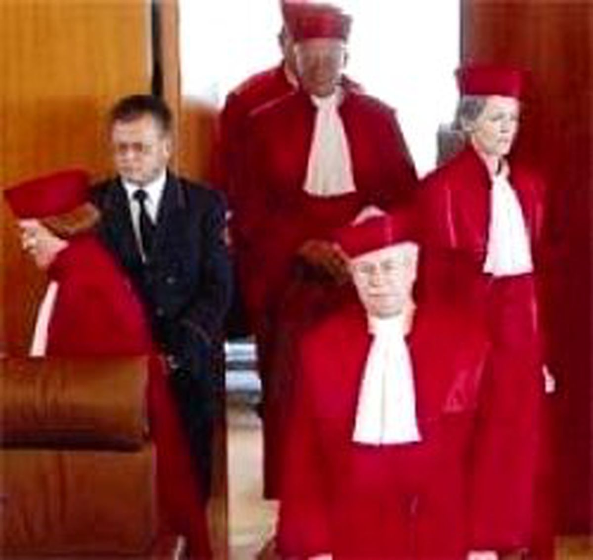 Uçaklarımızın Türkiye'de Görev Alması Anayasa İhlali