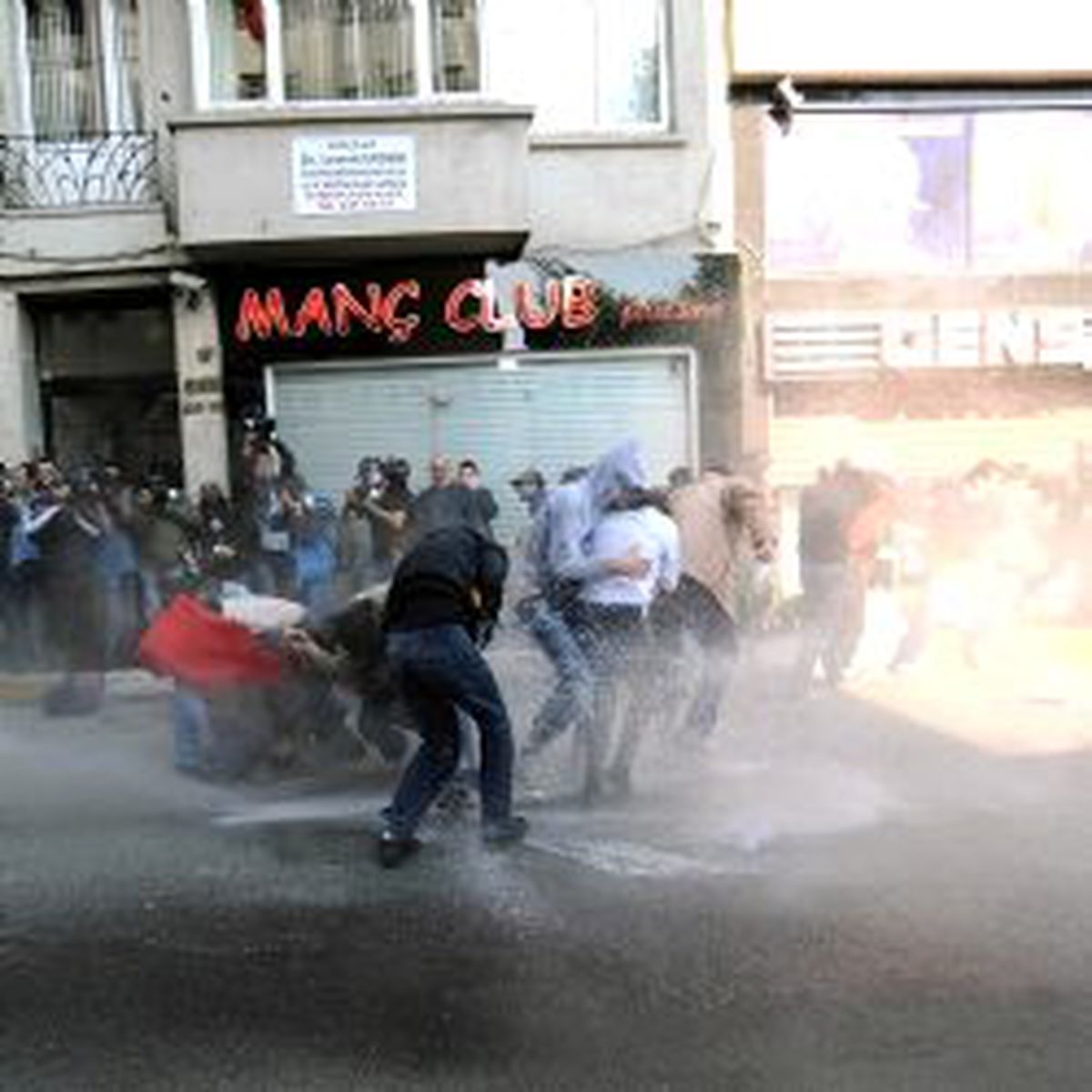 '1 Mayıs Polis'lerine Soruşturma