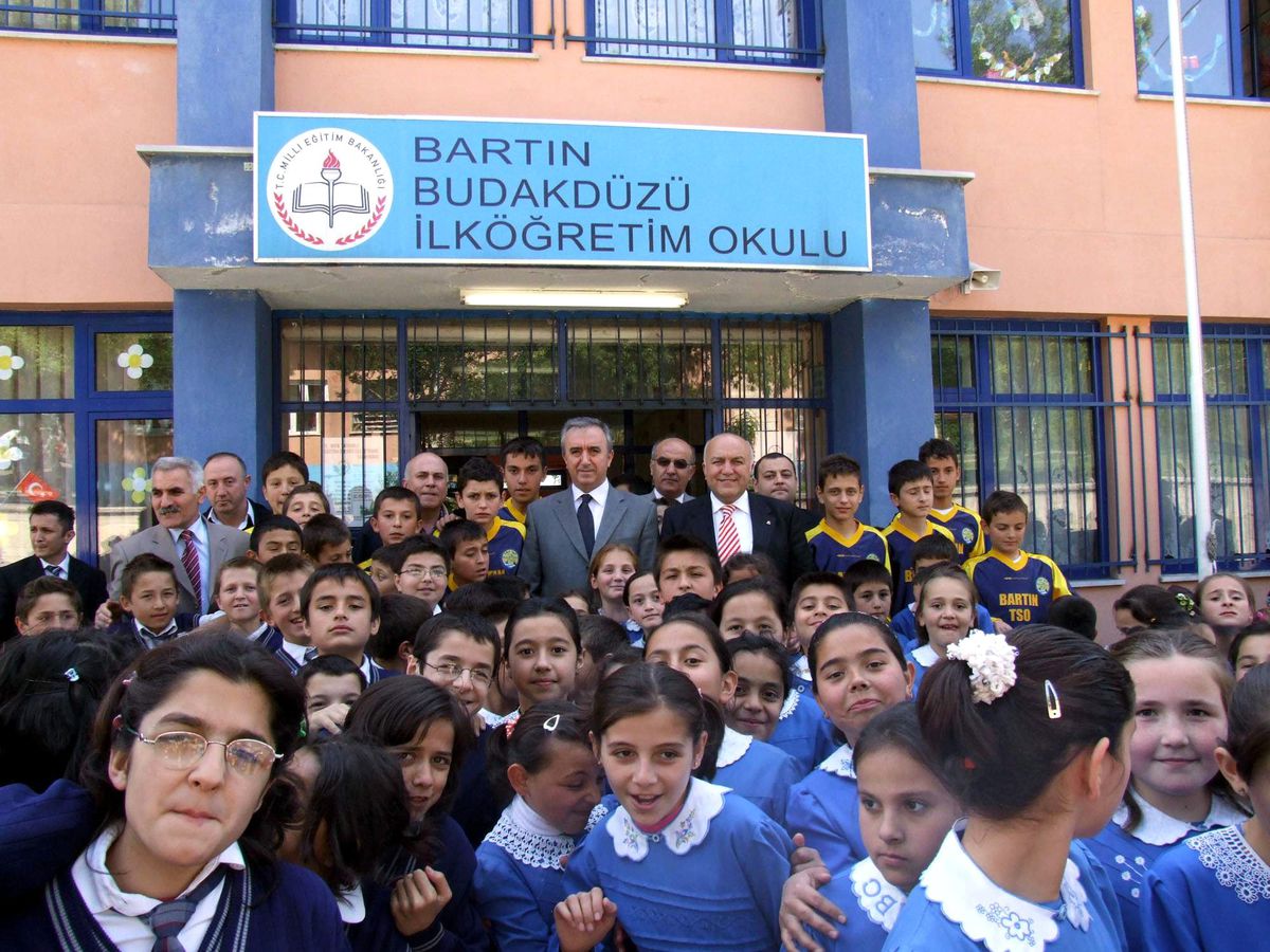Bartın Tso Kardeş Okula Kitap ve Üniforma Dağıttı