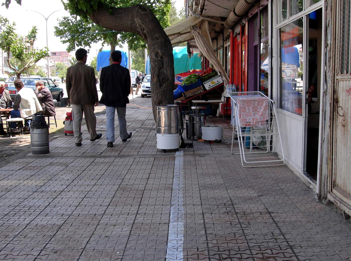 Çizgiyi Geçen Esnafa Ceza Yazılıyor