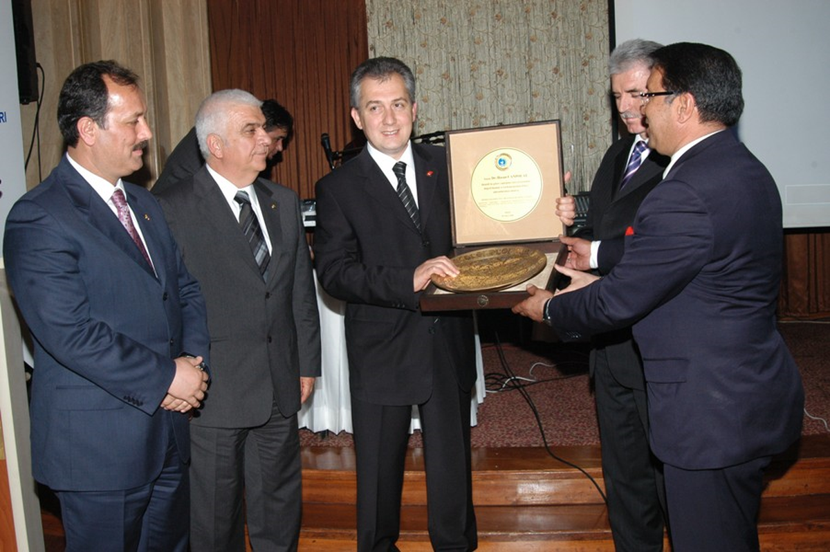 Denizli Platformu'ndan Vali Canpolat'a Veda Yemeği