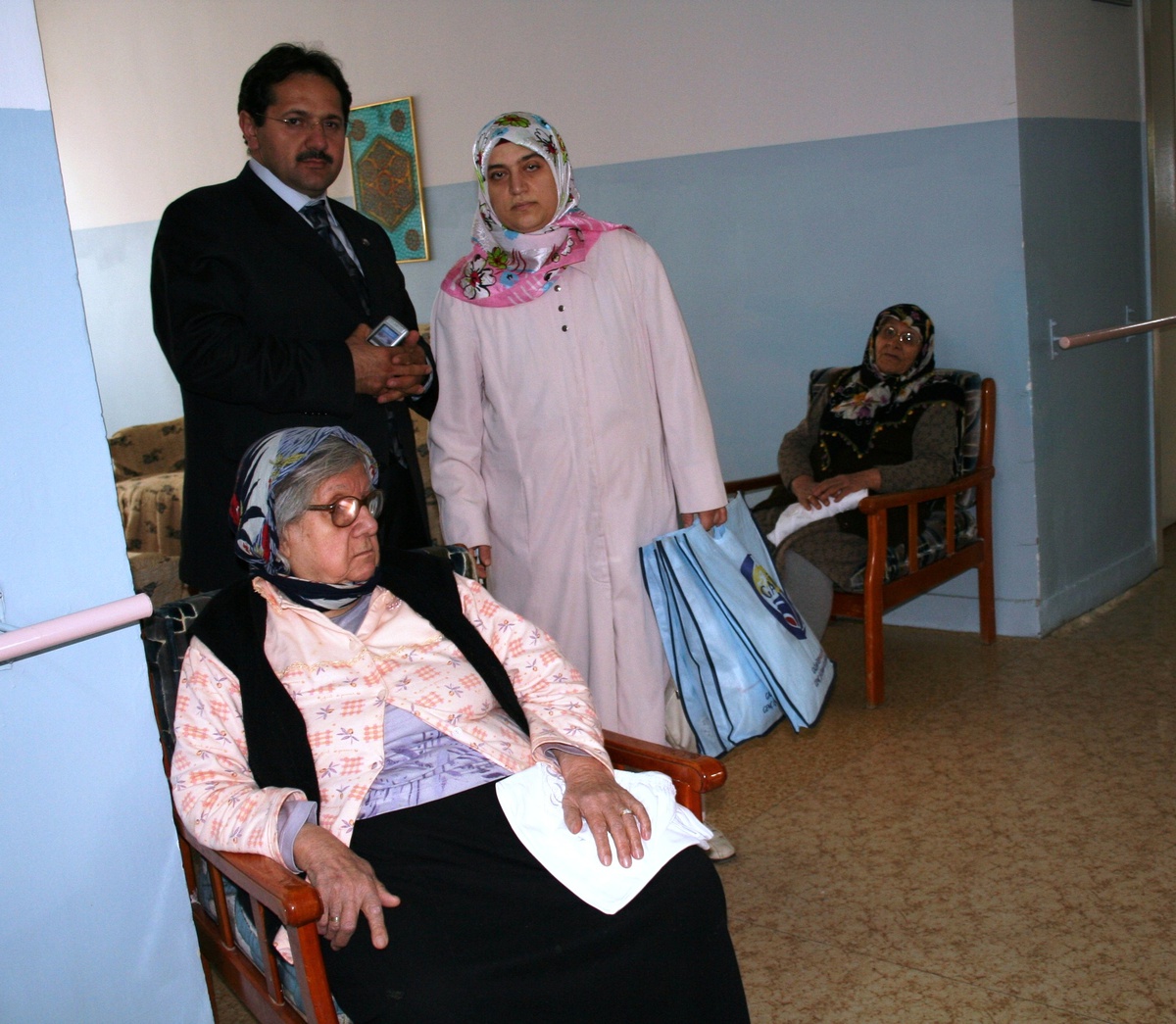 Gapgiad Üyelerinin Eşlerinden Huzurevine Anlamlı Ziyaret