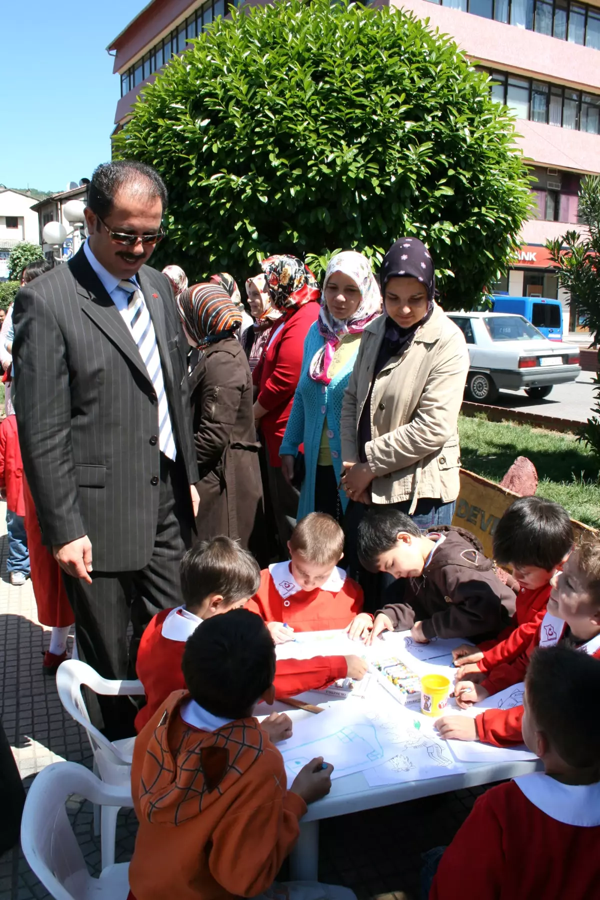 Miniklerin Resim Sergisi İlgi Topladı