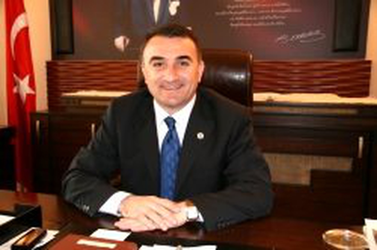 Murat Sesli, Erdemirspor Basketbol Takımını Kutladı