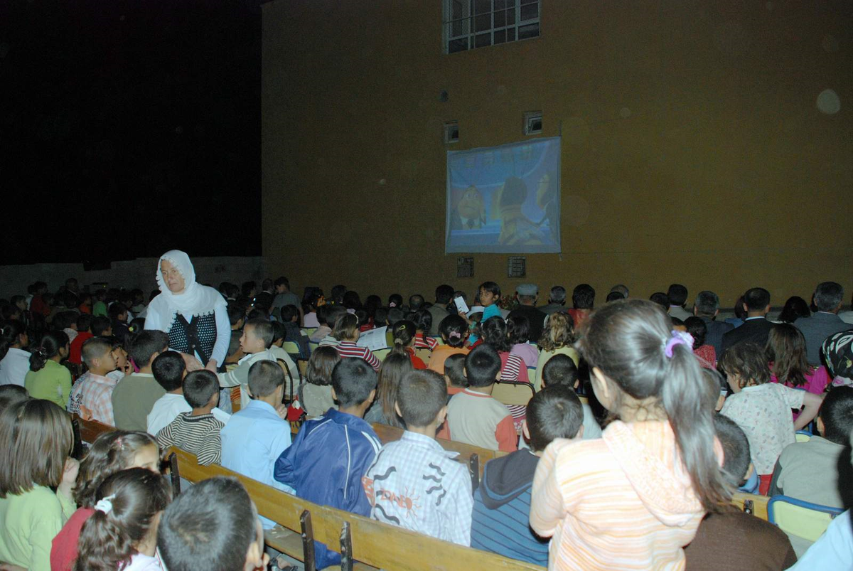 Polisten Öğrencilere Çizgi Sinema Keyfi
