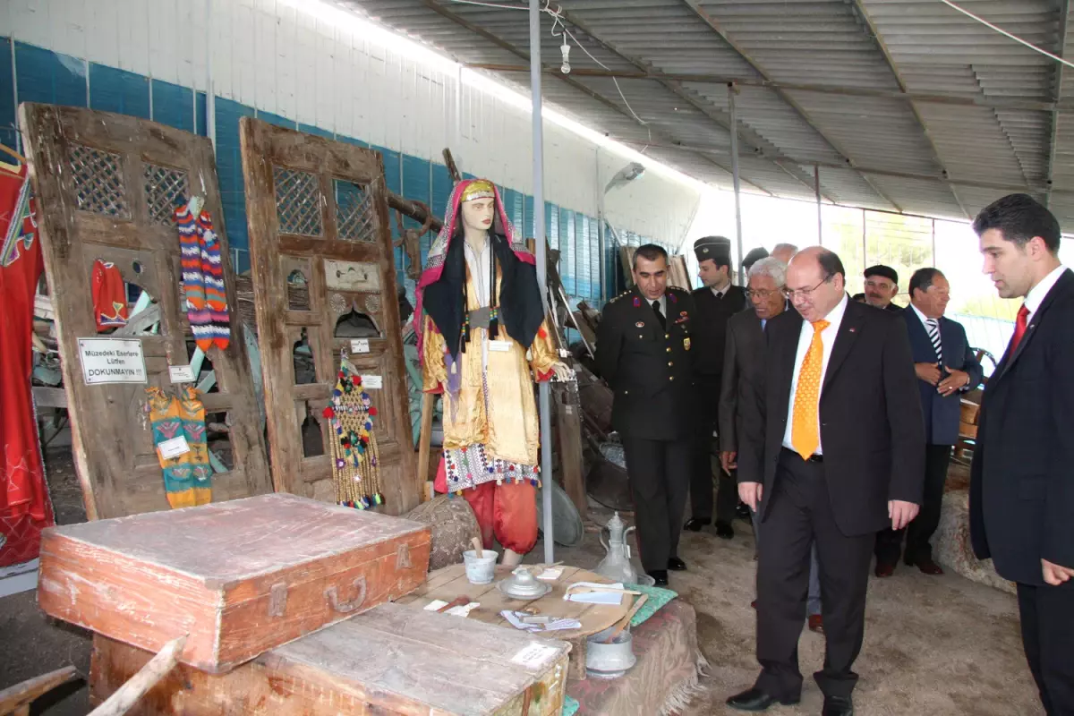 Yozgat Valisi Amir Çiçek Emekli Öğretmen Tarafından Oluşturulan Müzeyi Gezdi