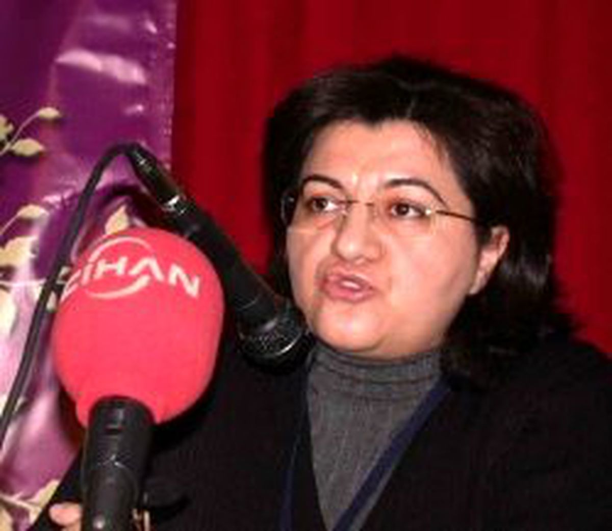 Yeni Başkan Ayna