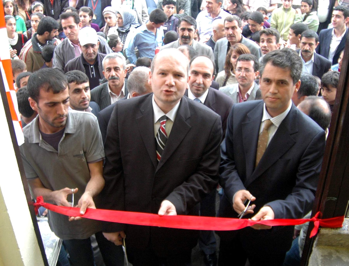 Diyarbakır'da 'Mehmet Işıkçı Gençlik Eğitim ve Kültür Evi' Açıldı